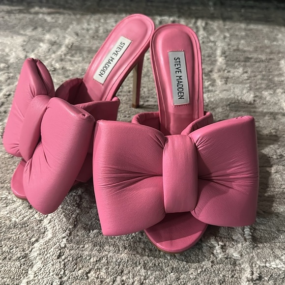 STEVE MADDEN Pink Leather Indulge
Oversized Bow Sandals Size 6.5 - Picture 7 of 7